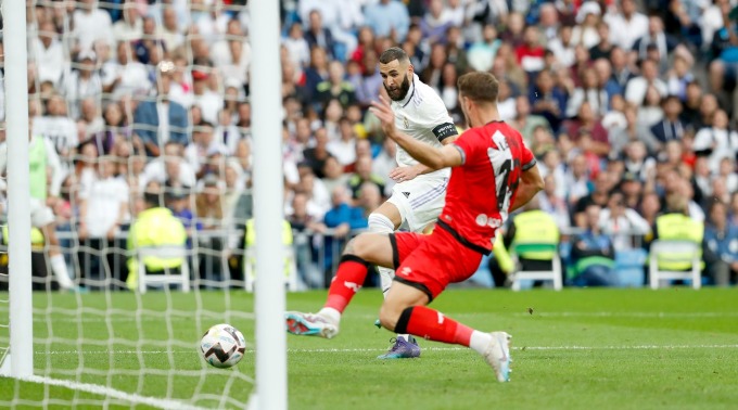 Benzema mở tỷ số cho Real ở phút 31