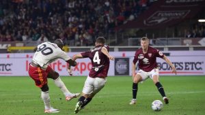 Lukaku trong pha làm bàn mở tỷ số cho Roma trên sân Torino