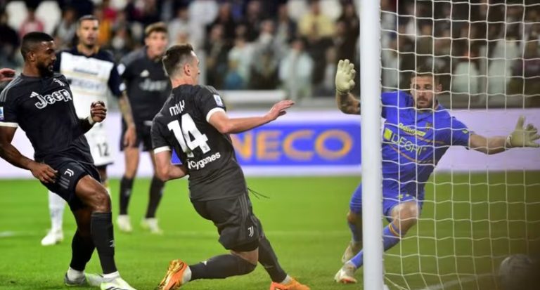 Milik ghi bàn duy nhất trong trận Juventus - Lecce