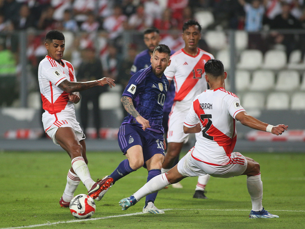 messi tỏa sáng trong trận đấu với Peru